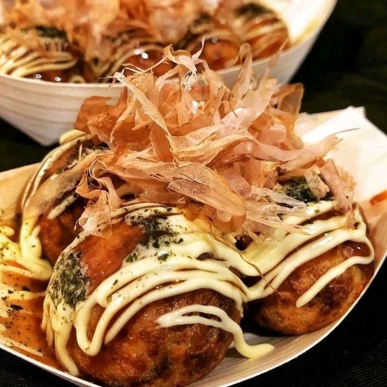 

TAKOYAKI FROZEN ISI SMOKE BEEF KEJU 10PCS
