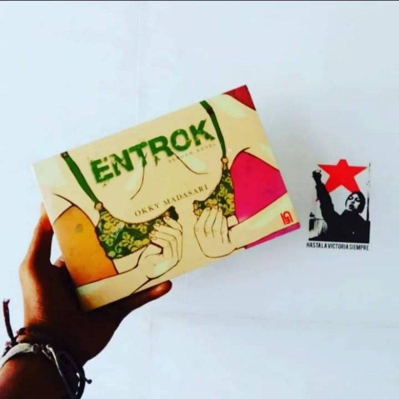 Okky Madasari Entrok / 86 / Maryam / Pasung Jiwa / Kerumunan Terakhir / Yang Bertahan dan Binasa Per