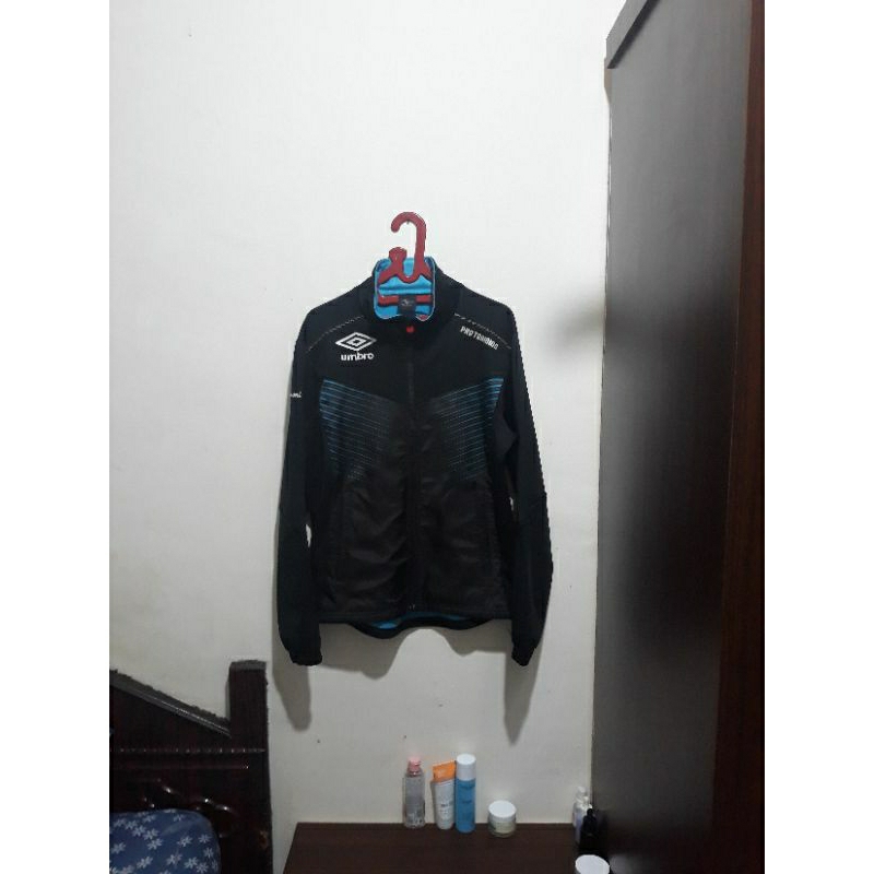 hodie umbro x descente.