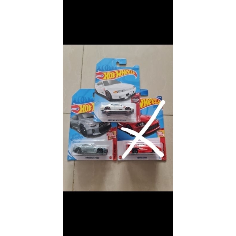 Paketan Hotwheels R35 & R32