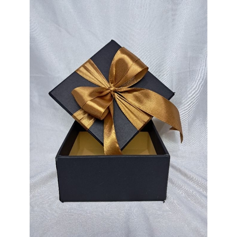 

Gift Box Small + Kotak Hadiah + 10x10x5 cm