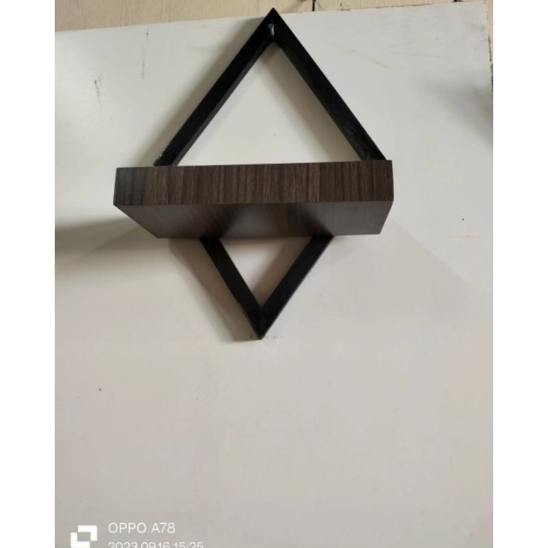Rak Hiasan Dekorasi Dinding Tempat Foto / Bunga / Boneka