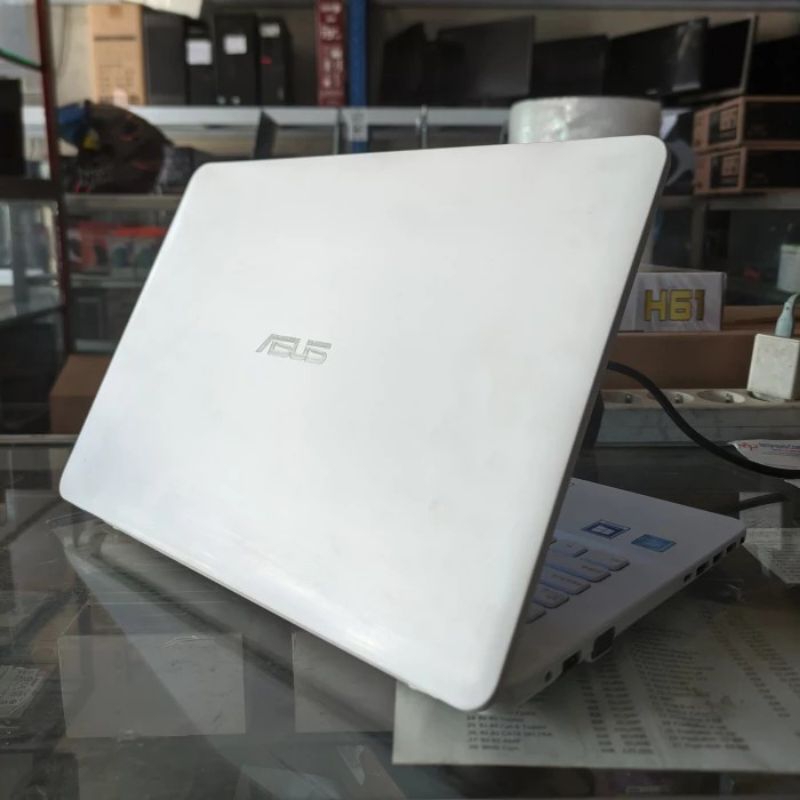 Laptop Asus Celeron RAM 4GB HDD 500GB like new