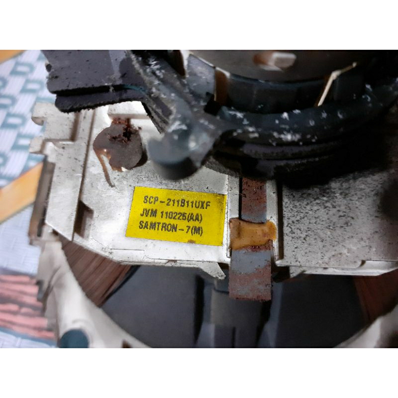 yoke samtron tv tabung slim 21 inch type scp-211b11uxf