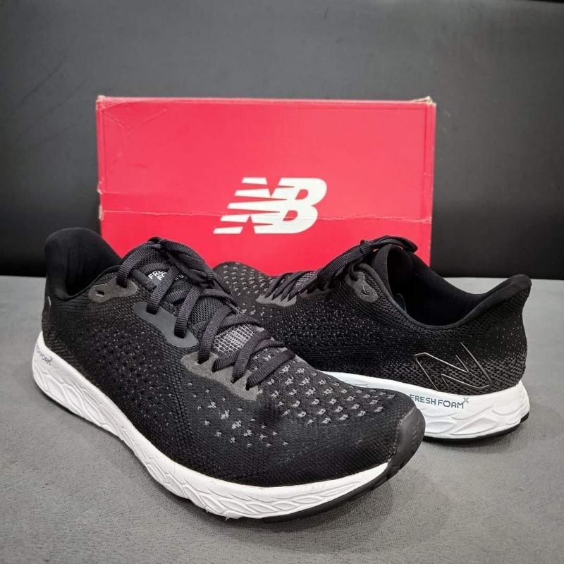 Sepatu Fresh Foam x tempo v2 sz 42.5 preloved like new