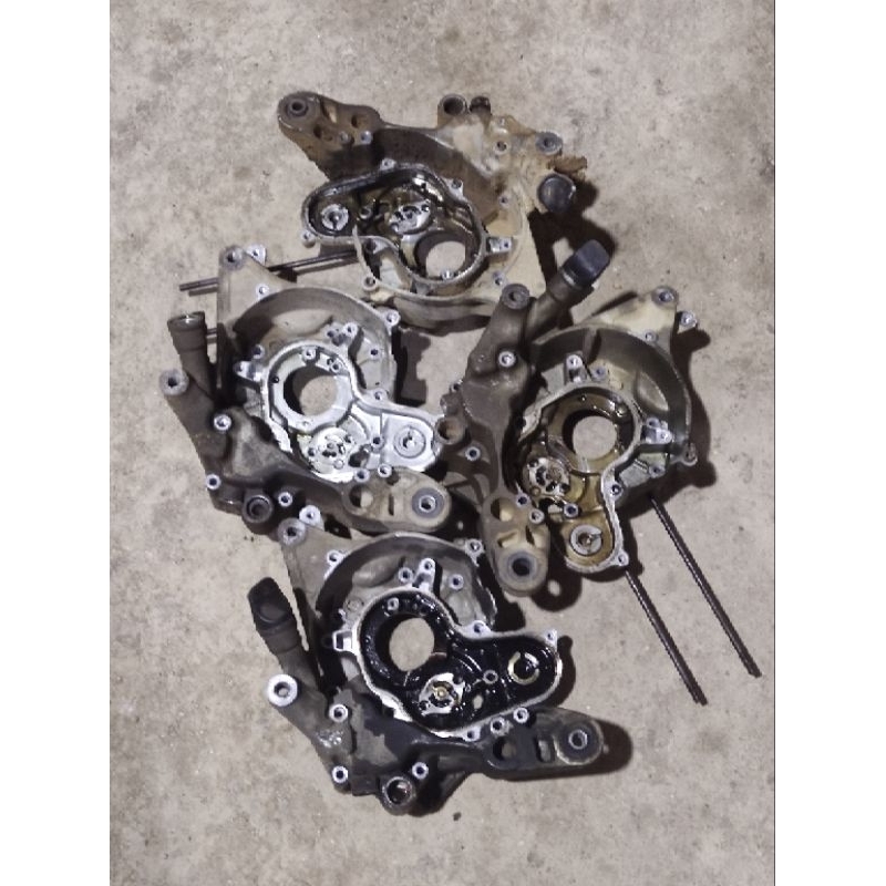 KALTER KANAN CRANKCASE R BAK OLI VARIO 110 KARBU VARIO CW 11100-KVB-931 ORIGINAL COPOTAN