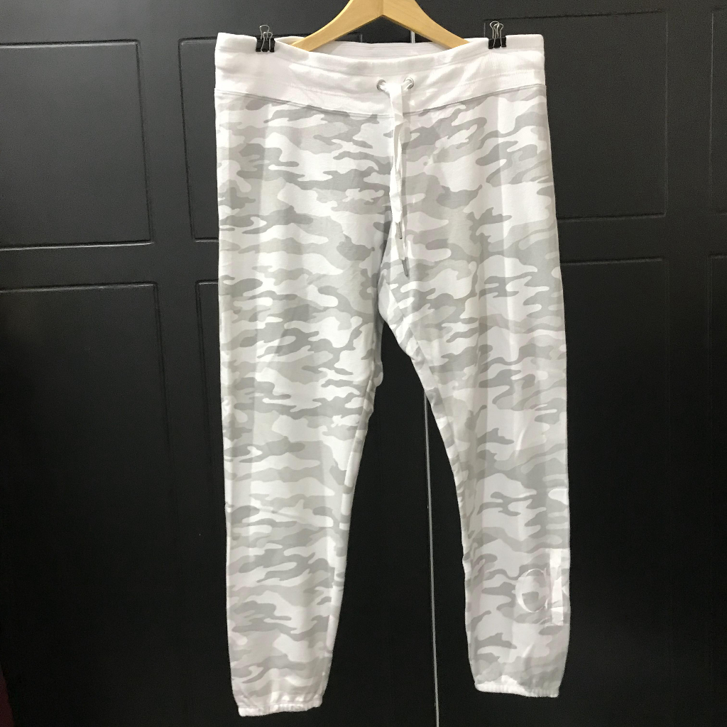 celana joger calvin klein camo 32 36