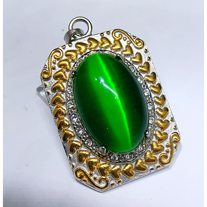 Liontin Batu Mata Kucing Hijau