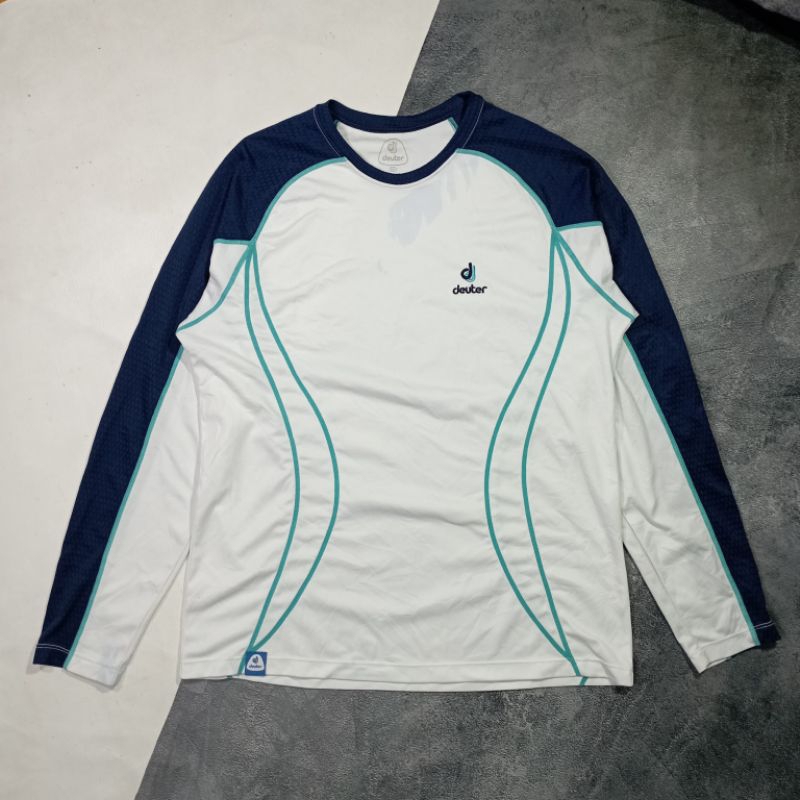 Baju kaos / baselayer DEUTER bekas