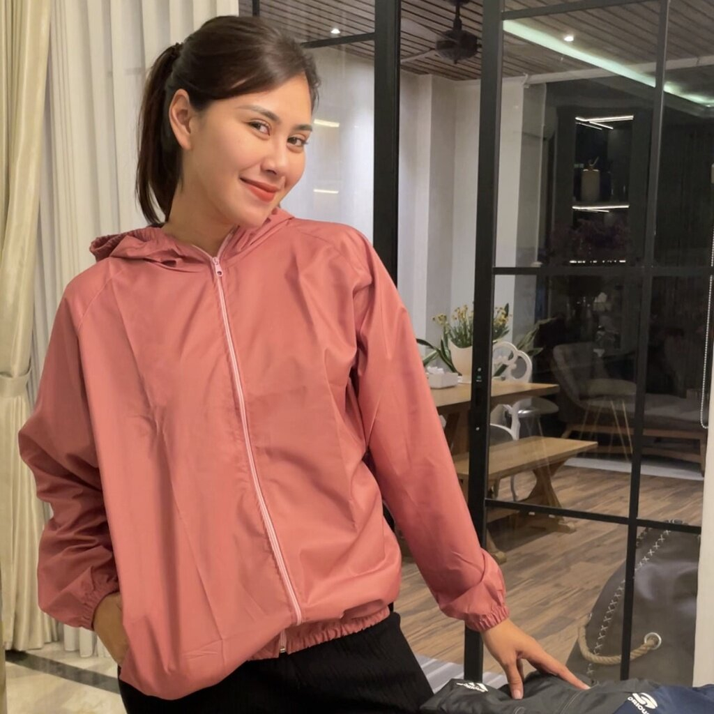 VCRL - Jaket Parasut Olahraga Wanita Running Ultra Ringan Anti Angin Adem Dan Nyaman