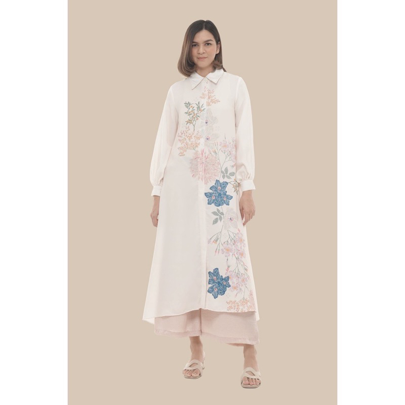 SALE Stella Shirt Dress White size M Wearing klamby