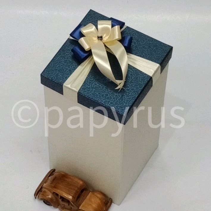 

PAPYRUS Kombinasi 15x15 Tinggi 30cm Kotak Kado Gift Box Hadiah