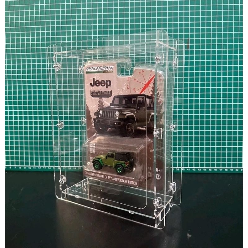 Protektor Johny Lightning muat Mika