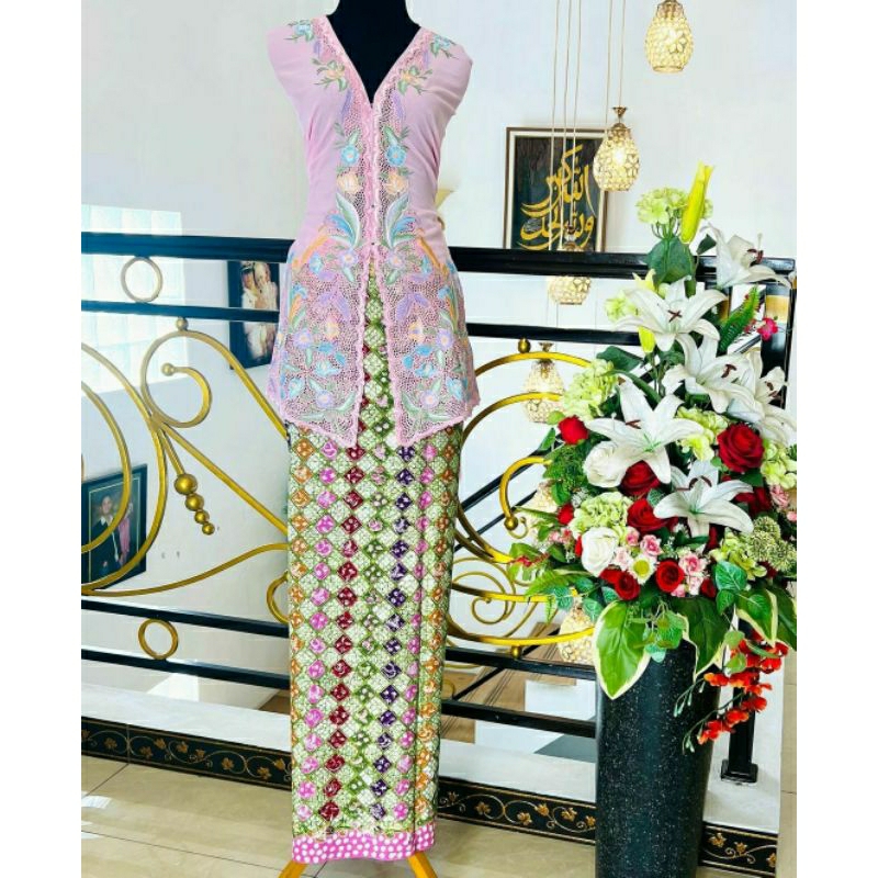 Kain batik tulis lasem warna baby pink motif hijau