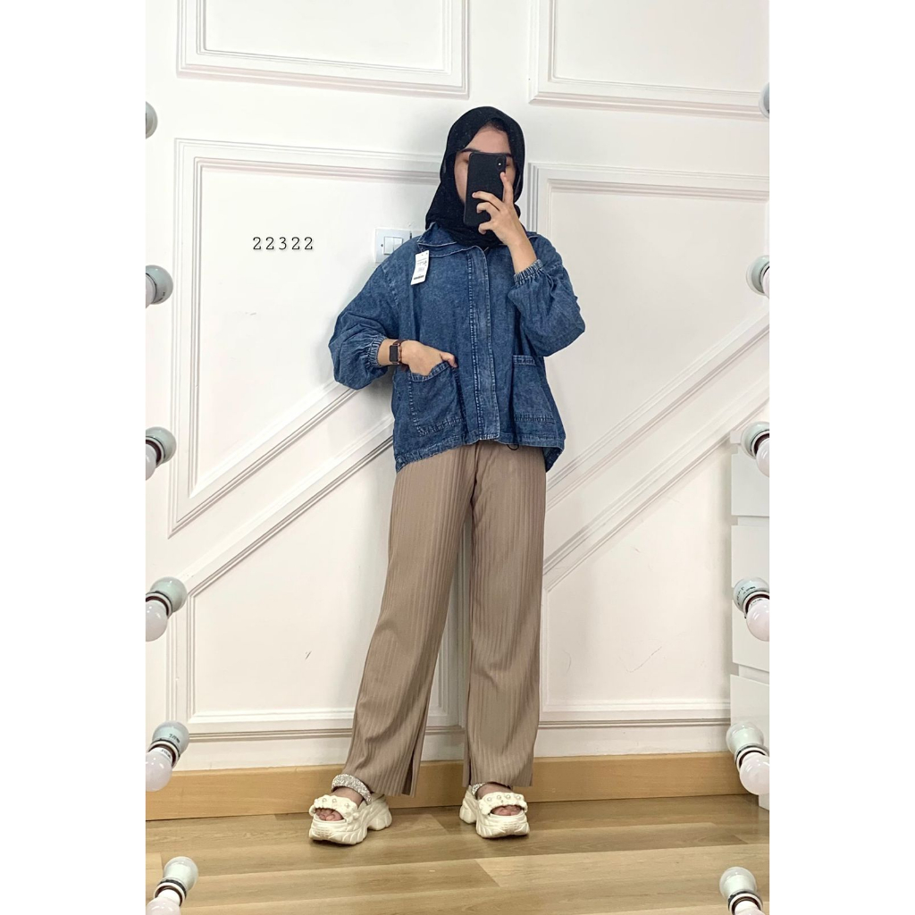 22322 OUTER JAKET JEANS  TWIN POCKET DEPAN VARIASI SERUT BAGIAN BAWAH TANGAN PANJANG PREMIUM JAKET J