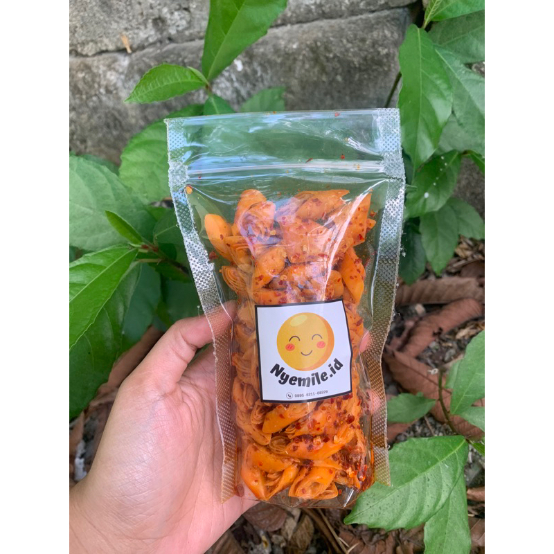 

Keripik pangsit (pangsit roll/ pangsit gulung) 250gr pedas daun jeruk