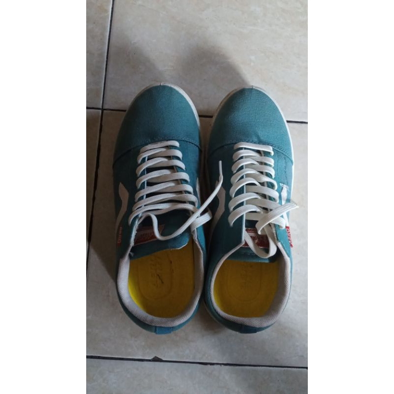 Sepatu Aero street