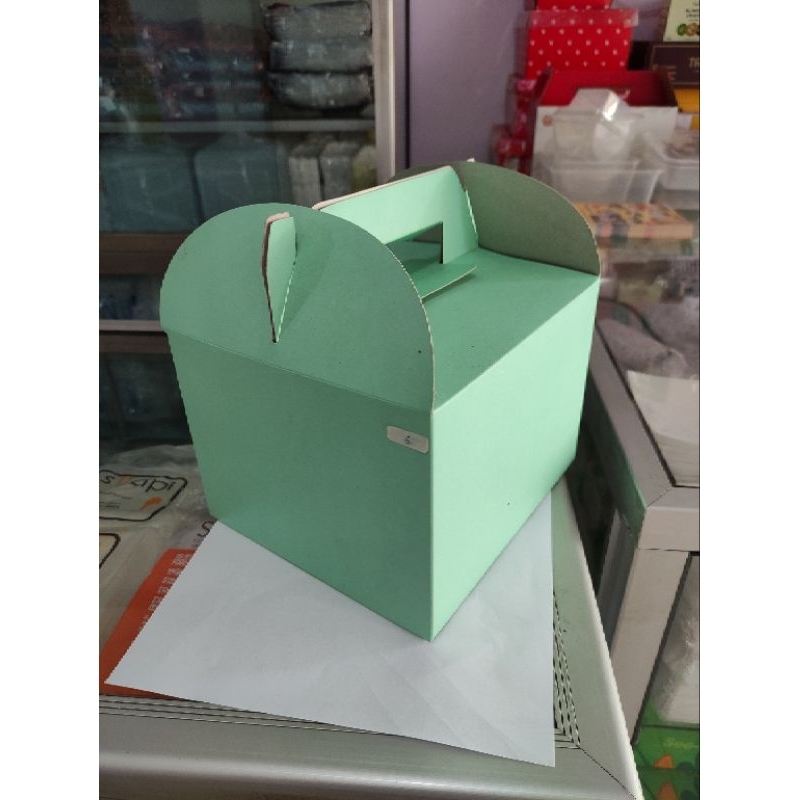

Kardus Dus Dos Box Hampers Handle Warna Hijau Muda Ukuran 19.5 x 17.5 x 14 Cm | Box Kue Dus Jinjing Hantaran Murah Tebal Berkualitas