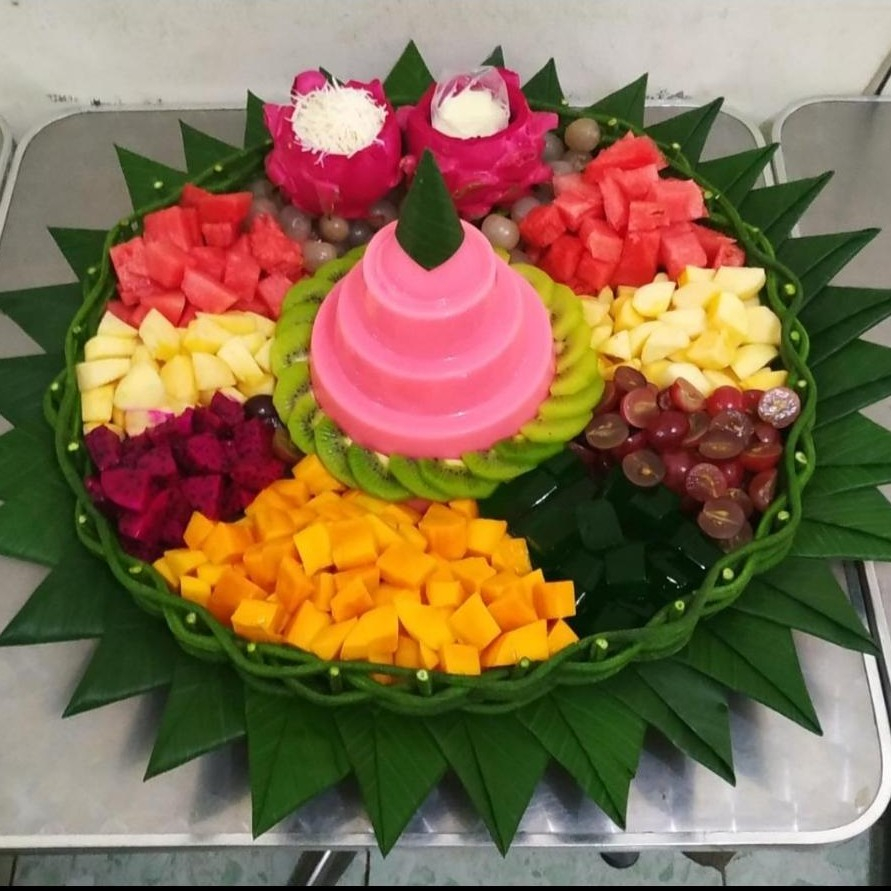 

PUDING BUAH SIAP MAKAN , tumpeng puding buah higienis dan segar / puding hampers kerucut ,area jabodetabek porsi 5