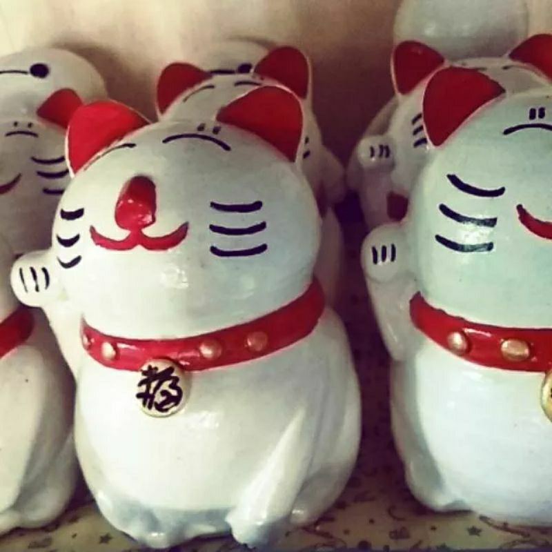 celengan kucing tanah liat