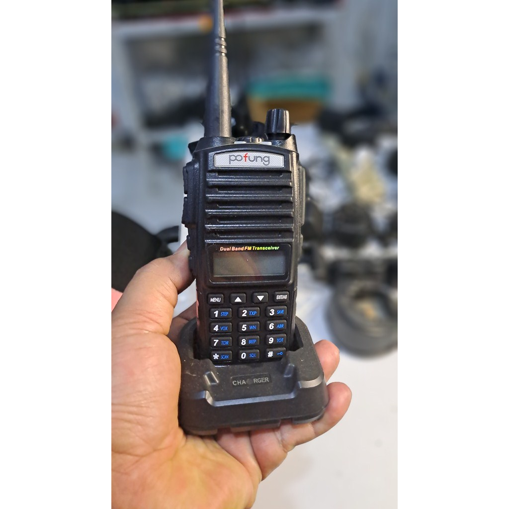 Ht Pofung UV82 atau Baofeng Uv82 sama saja Satu perusahaan Dual Band Dual PTT Frekuensi UHF dan VHF 