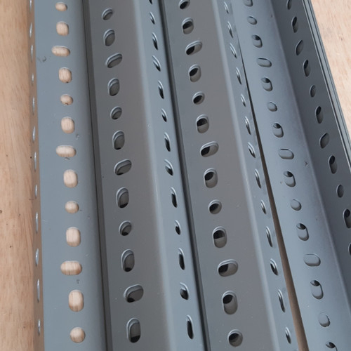 Besi Siku / Rak Siku / Siku lubang Meteran Kuat dan Berkualitas