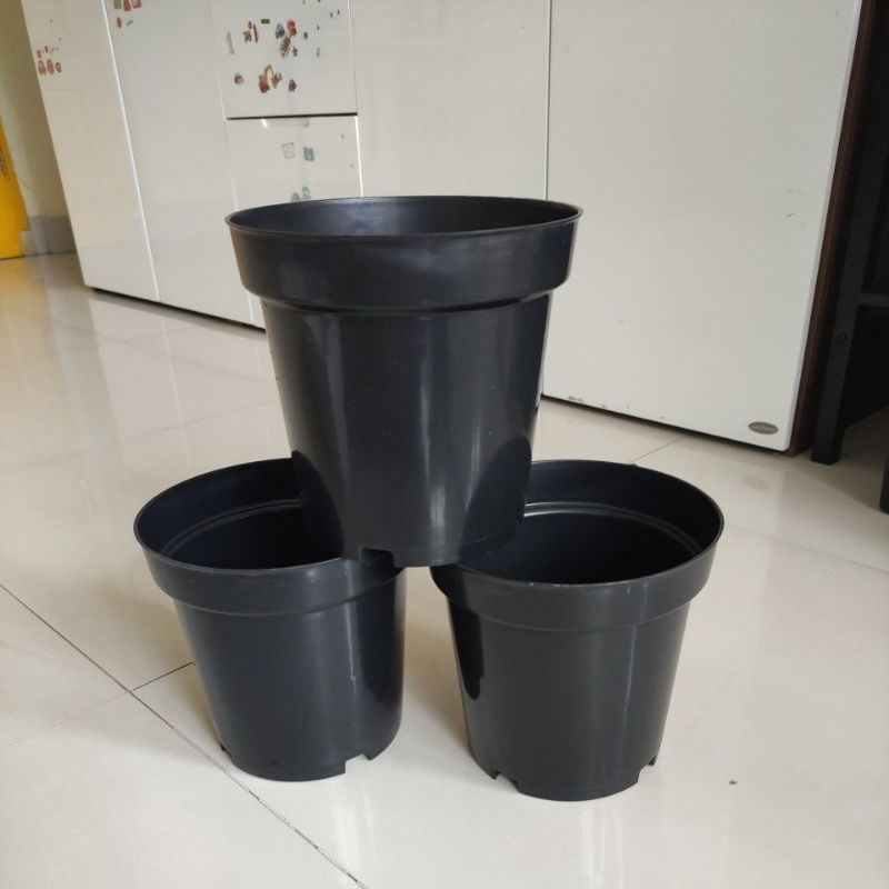 pot 20 tinggi hitam