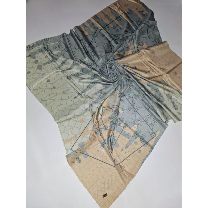 Umama Scarf Osaka Motif Metal Logo