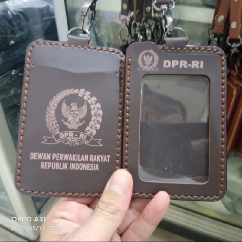 

HOLDER KALUNG ID CARD LOGO DPR-RI COKLAT BEST QUALITY PREMIUM