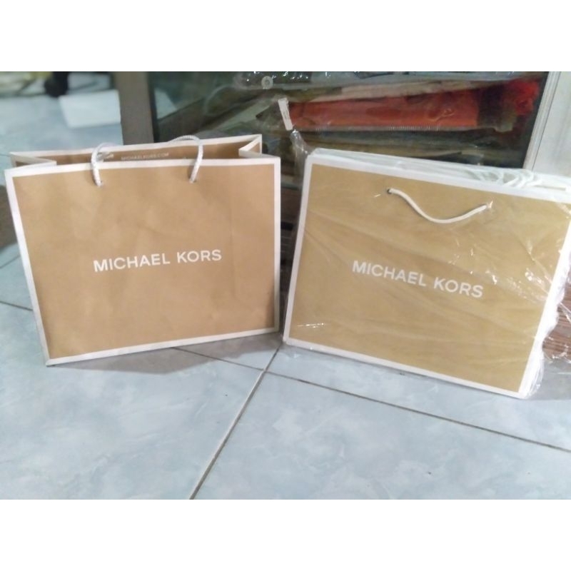 

Paper bag Michael kors