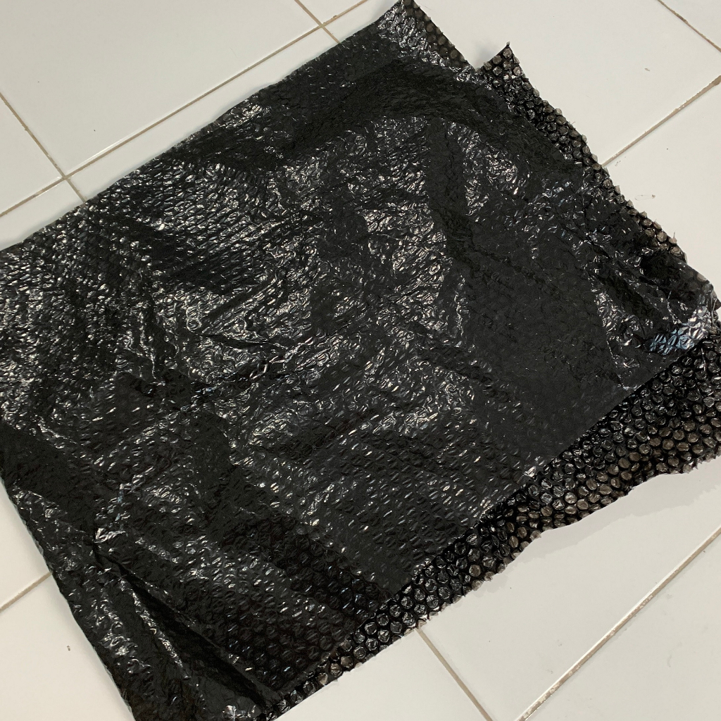 

Bubble Wrap Hitam Tambahan untuk Packing paket buble bungkus