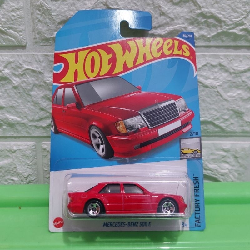 Hot Wheels Mercedes-Benz 500 E