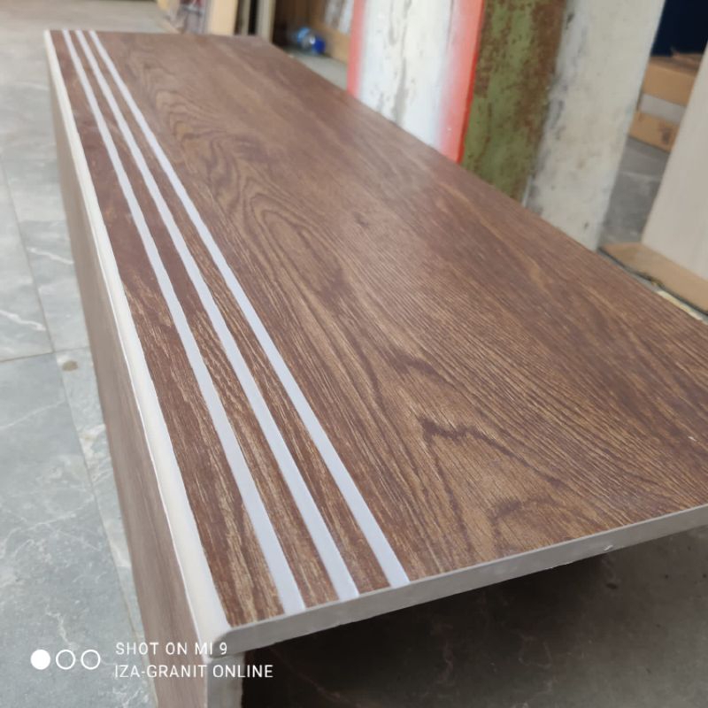 granit tangga 30x80 20x80 motif kayu ikad