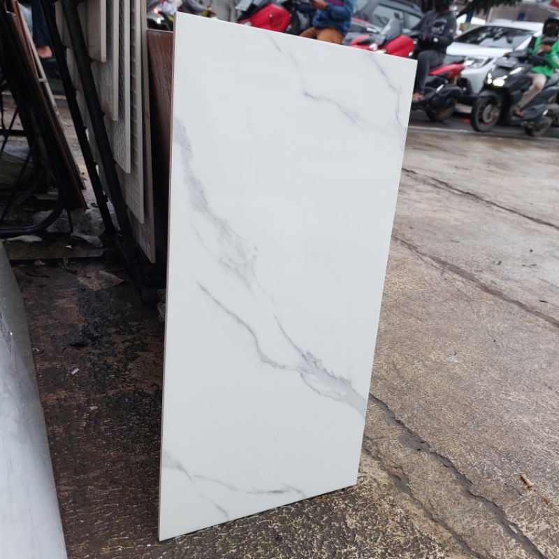 D3W KERAMIK DINDING UNO ESEENCE WHITE 30X60 KW1