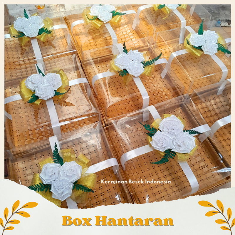 

Box hantaran atau seserahan FREE hiasan bunga Box hampers natal imlek Parsel lebaran murah Seserahan lamaran wajik ( piring kotak 25cm mika pita )