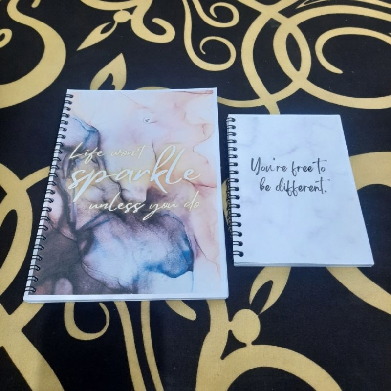 

CUSTOM Notebook Spiral A5 A6 / Buku Catatan / Jurnal / Notepad / Notes Garis - Polos - Titik - Kotak Isi 50 lembar (100 halaman) Softcover Jasmine Paper Motif Printing