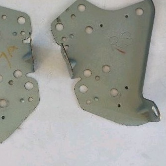 breket atau dudukan head unit original calya sigra