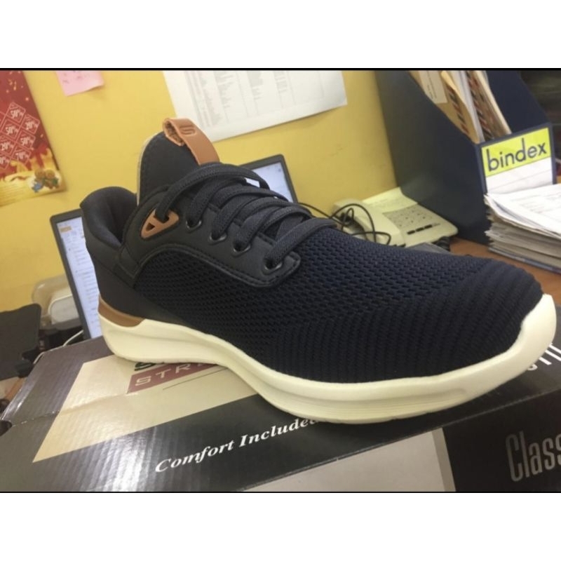 size 43 Skechers Classic Fit Navi