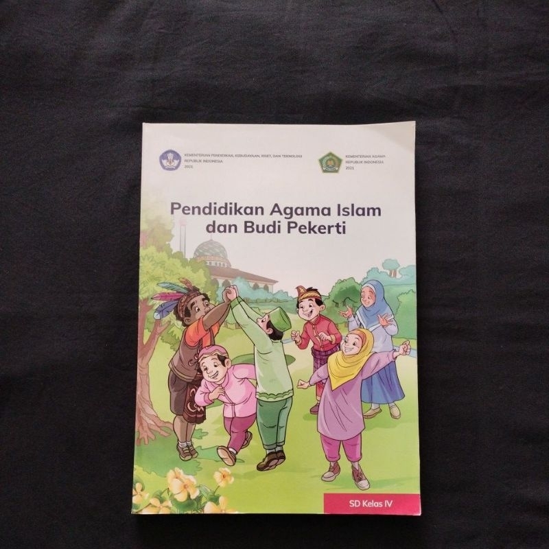

buku pelajaran pendidikan agama Islam dan Budi pekerti kurikulum merdeka untuk SD/MI kelas IV