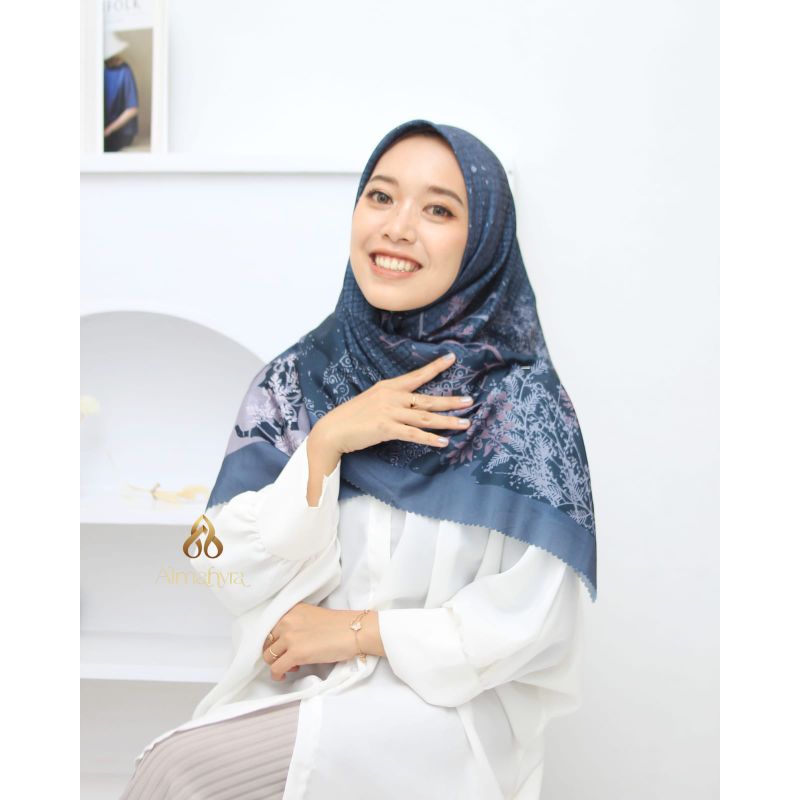 Hijab Segi Empat Motif Voal Premium Lasercut Printing Premium navy sakura.