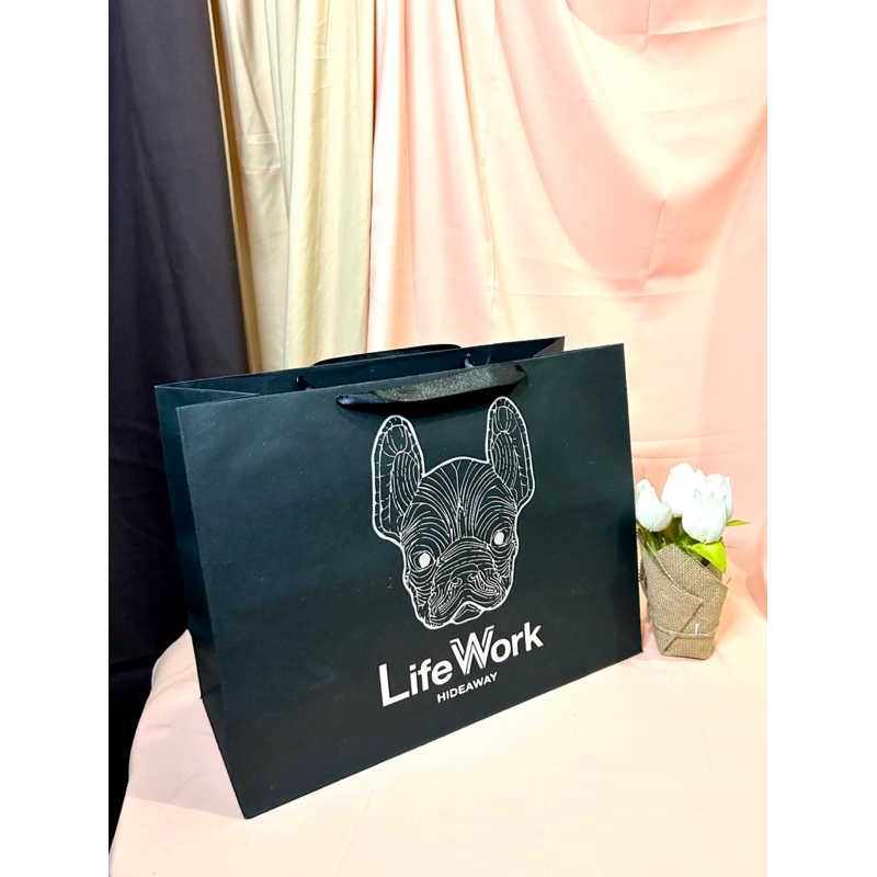 

Paper Bag LifeWork Paper Bag Pembungkus Kado branded