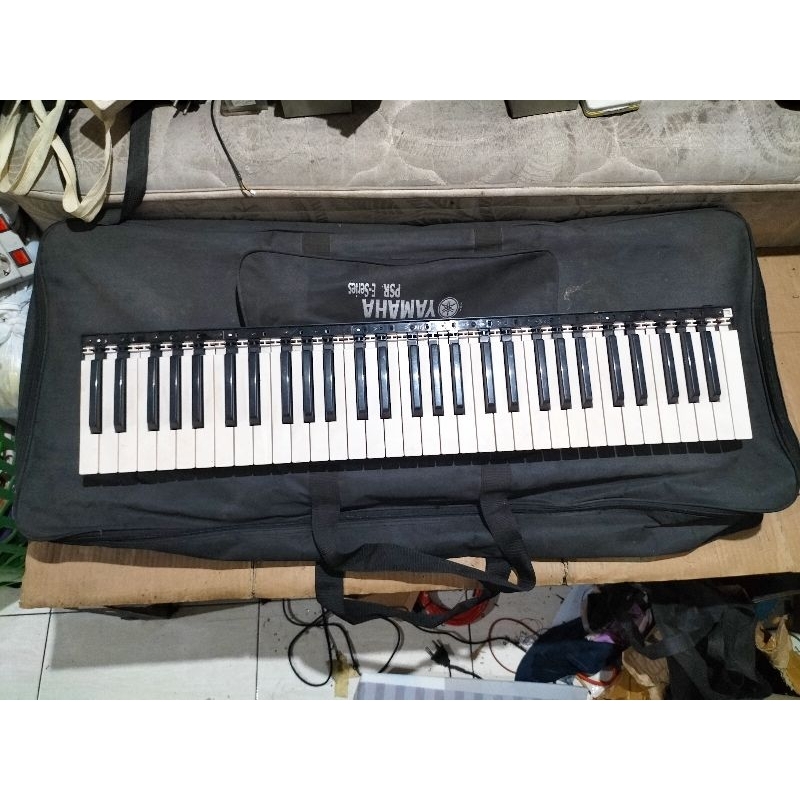 Tuts keyboard YAMAHA