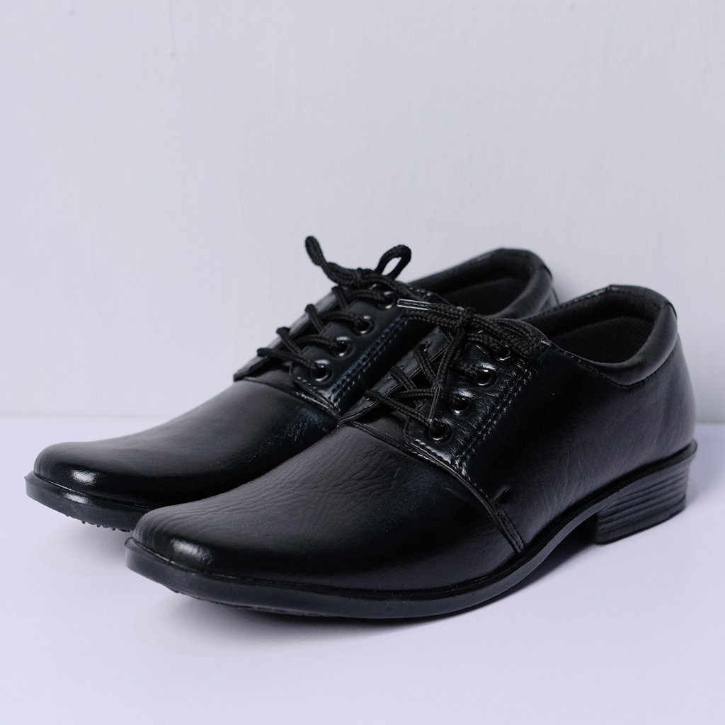 Sepatu Pantofel Pria Hak 3CM Dengan Tali Pengikat Hitam 37/41