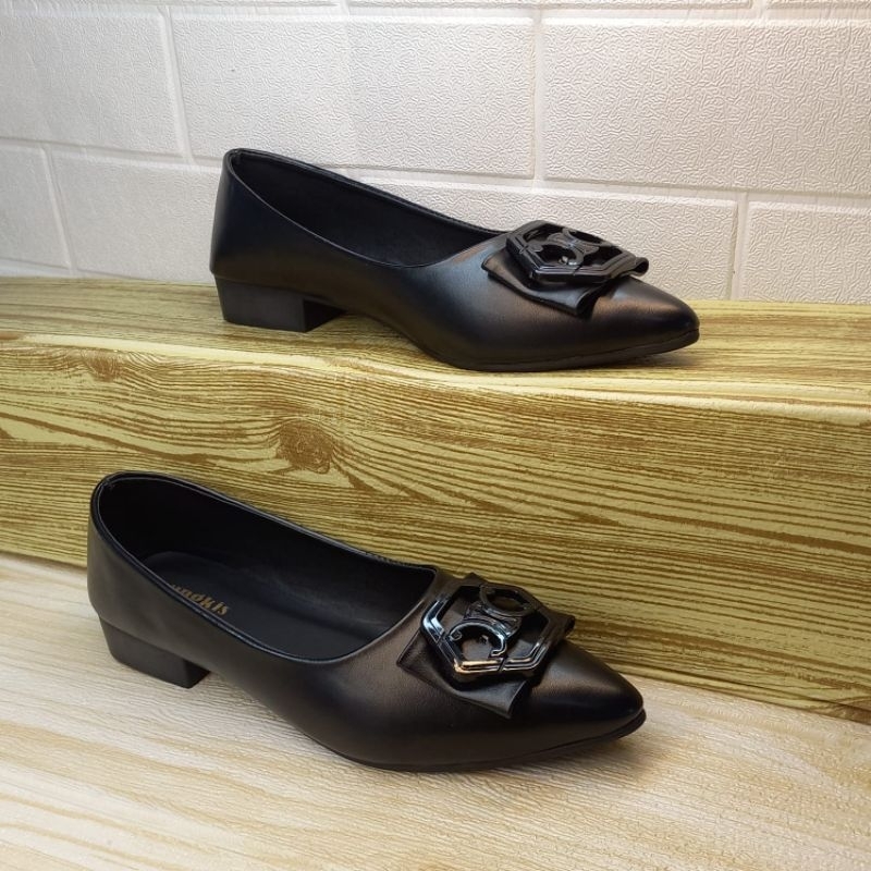 sepatu pansus wanita masa kini