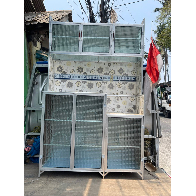Rak Piring pintu 3 Kaca Almunium body Full keramik