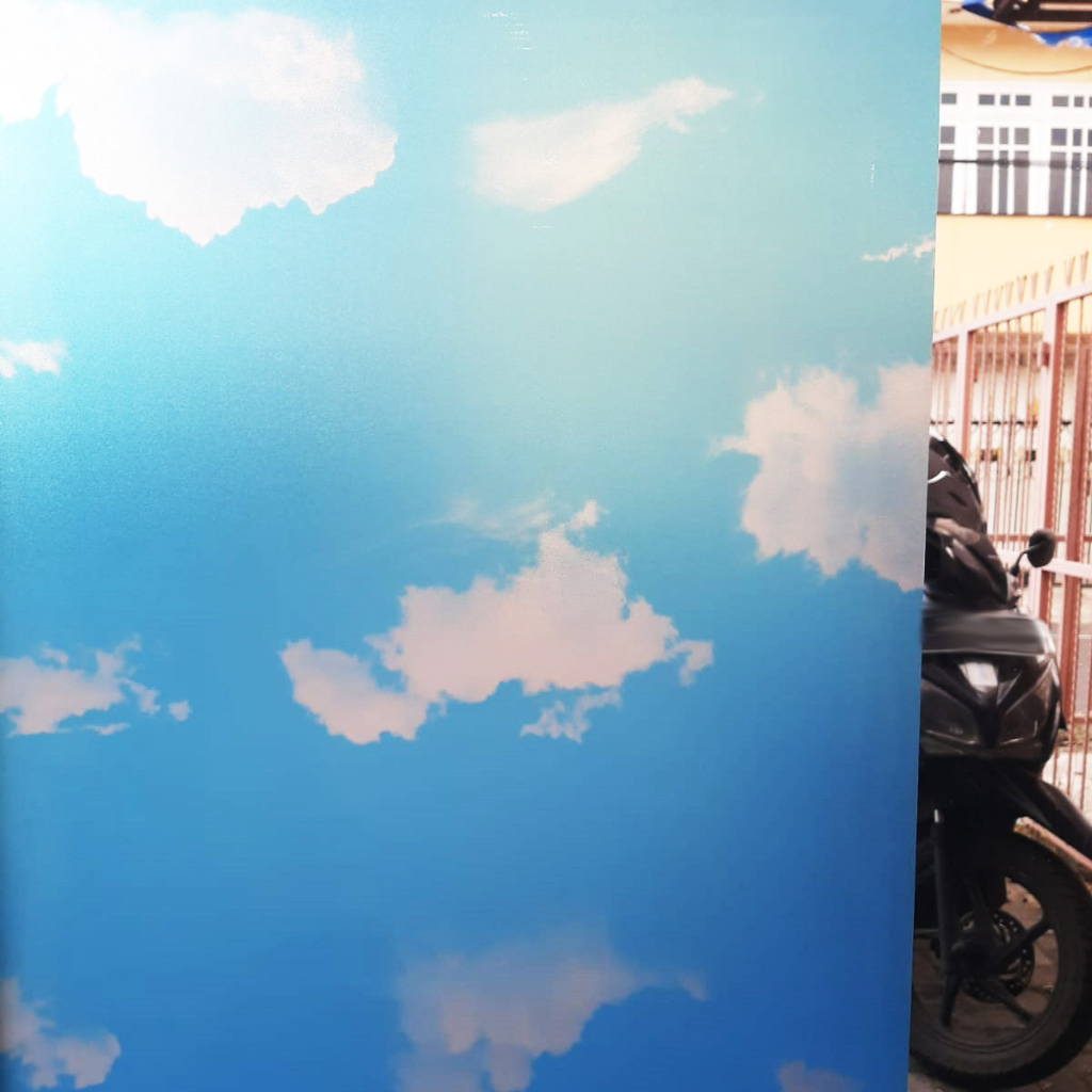 Stiker Kaca Jendela Rumah Tidak Tembus Pandang Ukuran 45cm x 100cm Motif Awan Langit Biru Sticker Su