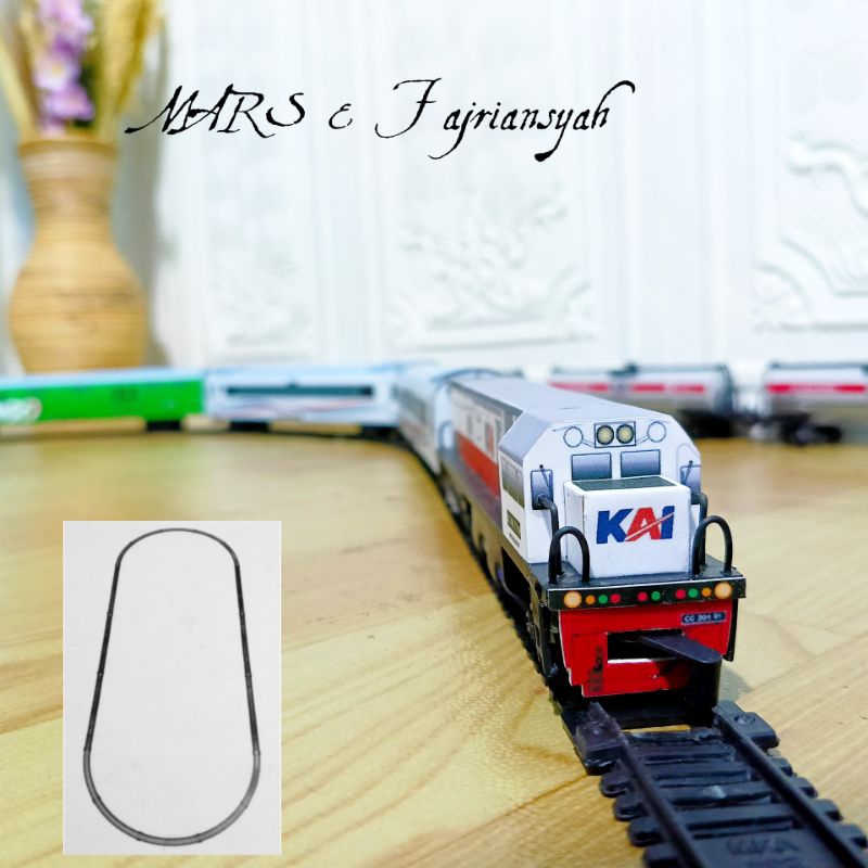Mainan Miniatur Kereta Api  Lokomotif Cc 201 rangkaian Gerbong Penumpang bisa join Rail King
