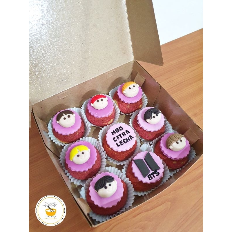 

choux au craquelin custom box