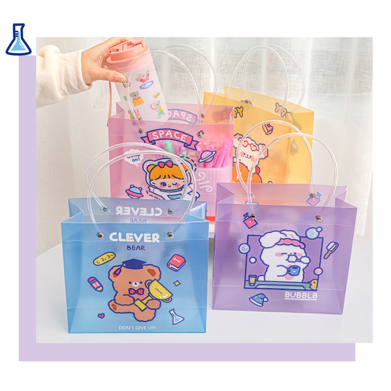 

Paper Bag PVC Mini Hadiah Motif Kartun Aesthetic #ST067 / PB-38 Tas Kantong Bening Belanja / Tas Mika Ulang Tahun / Gift Paperbag Souvenir / Tas Goodie Premium