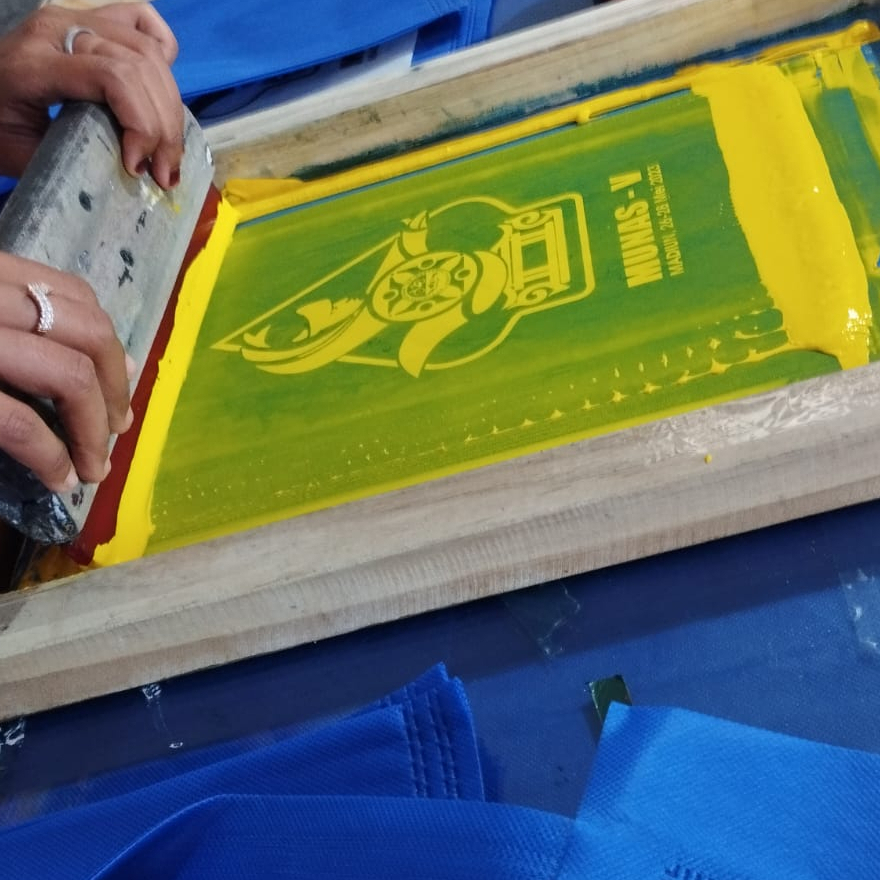 Jasa sablon tas spunbond,goodie bag,taskain,tassouvenir,tashajatan